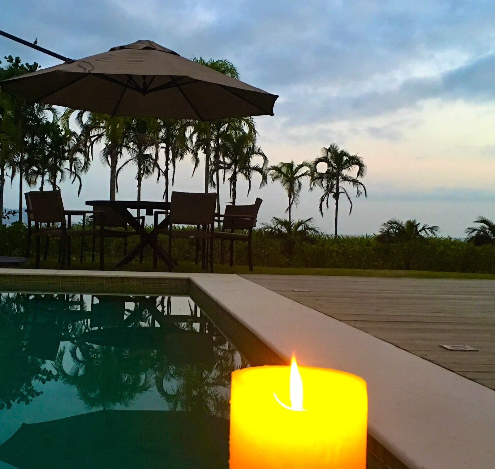 Piscina ao entardecer